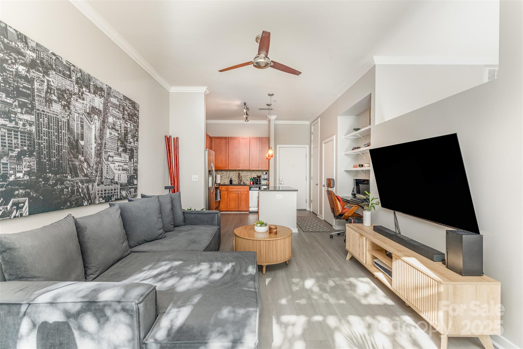 525 E 6th Street 212