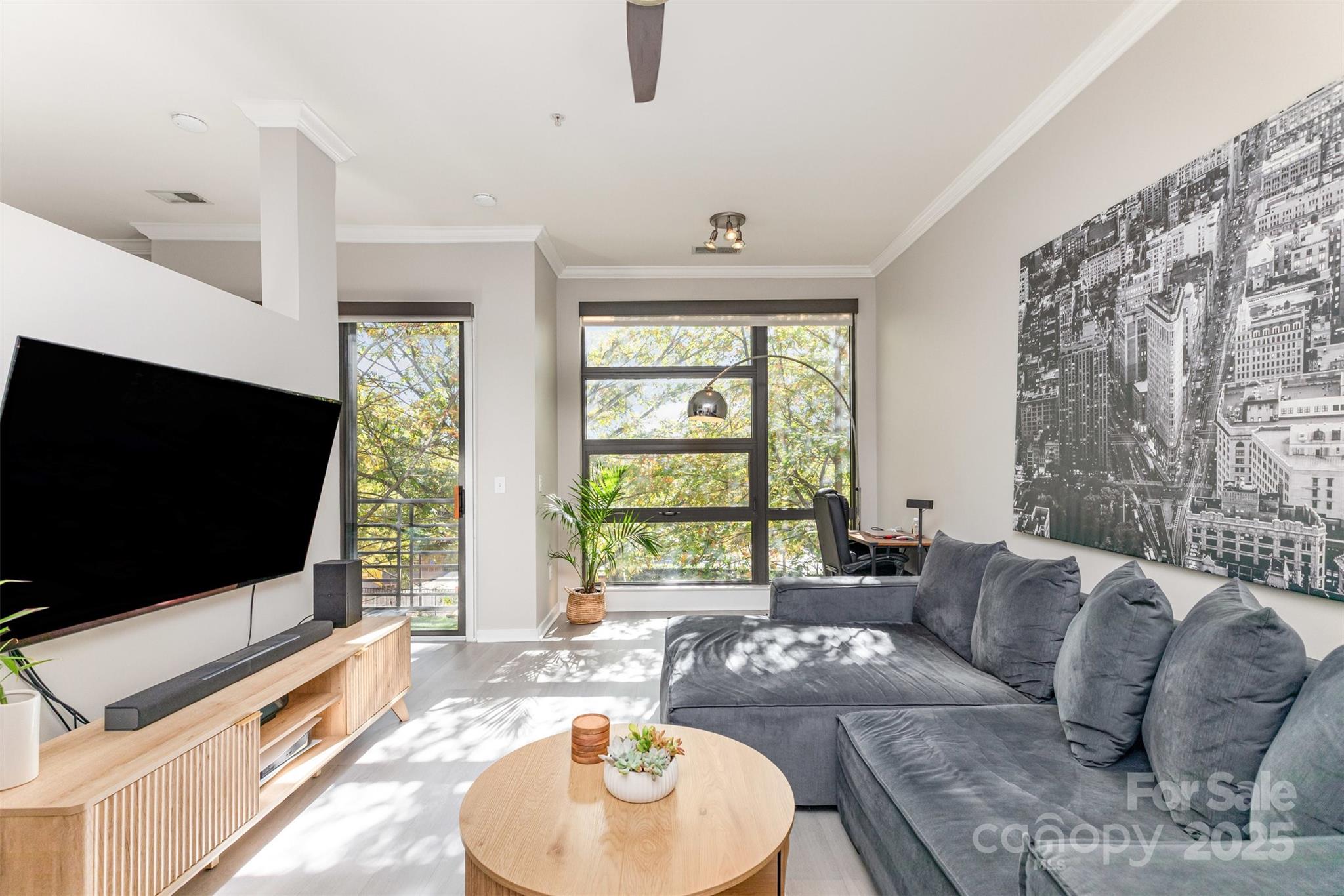 525 E 6th Street 212