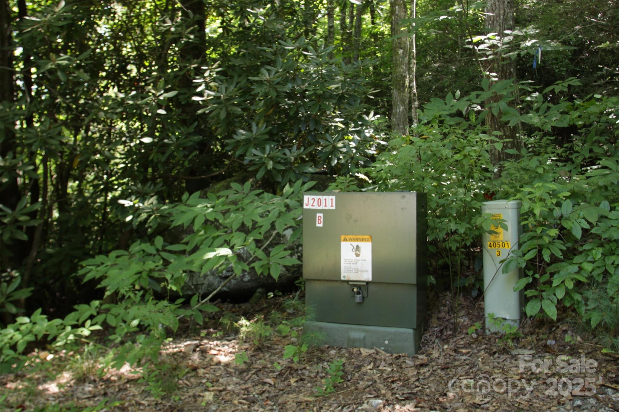 Round Mountain Falls - Land