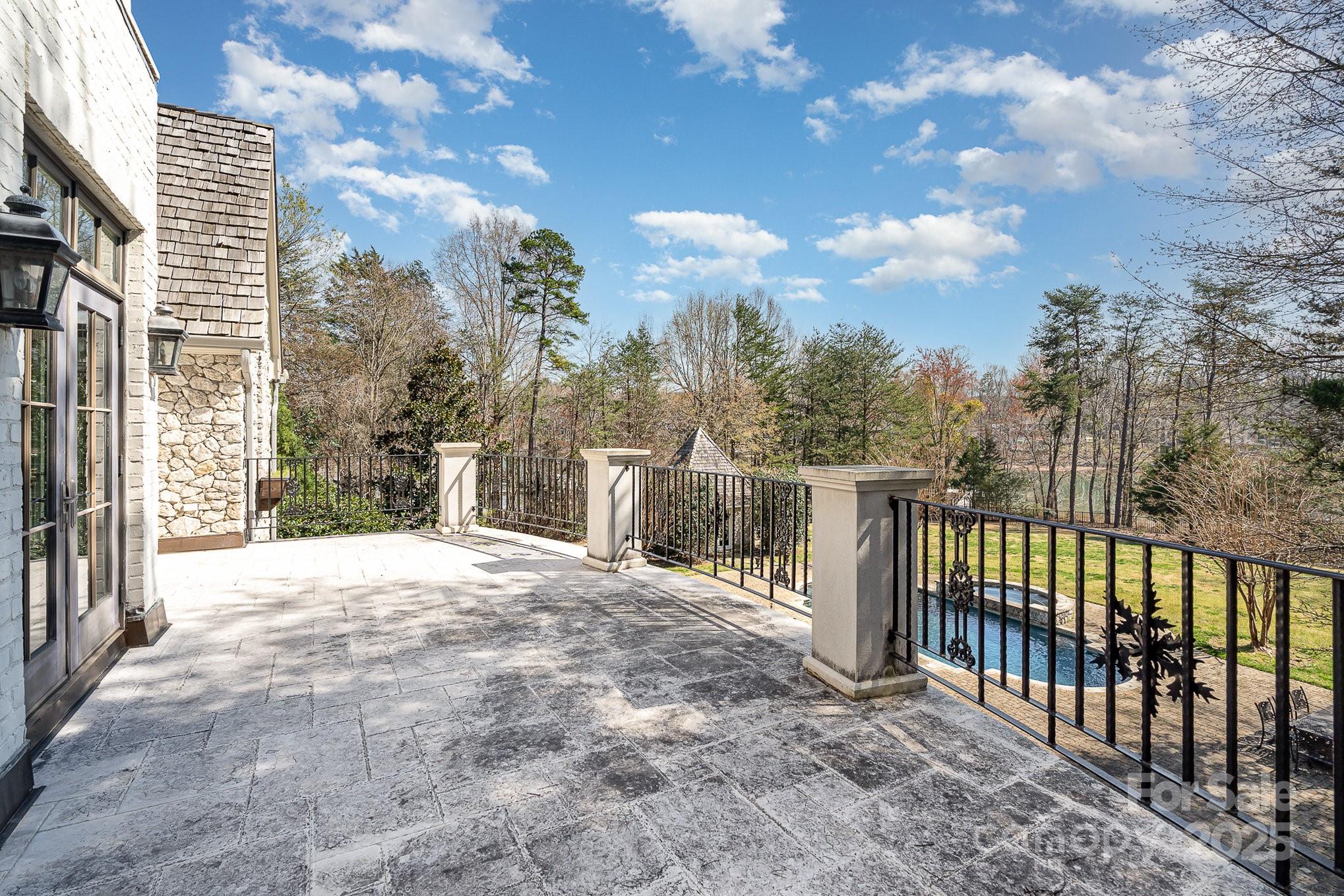 Flagship - Residential