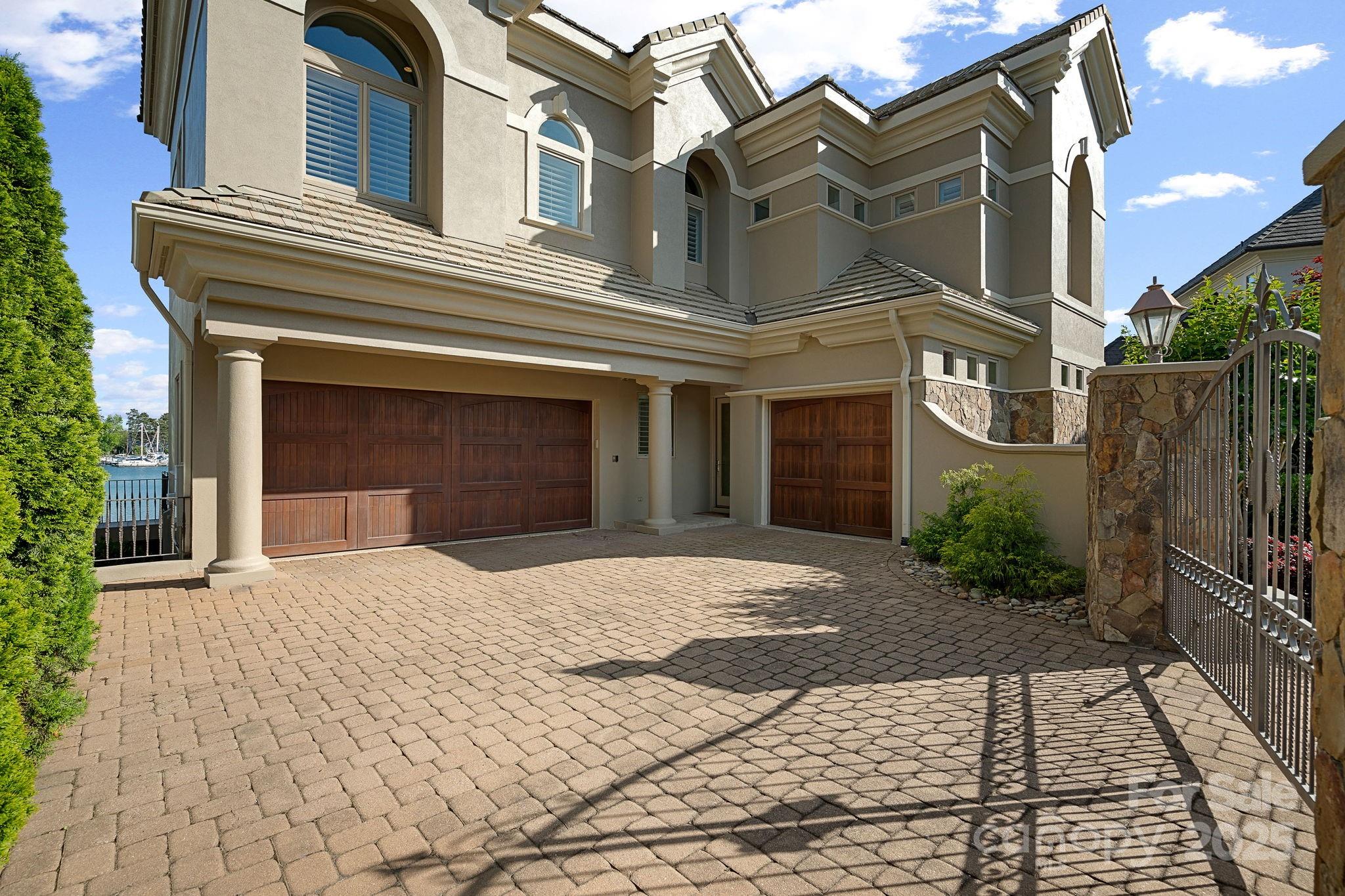 The Peninsula - Residential