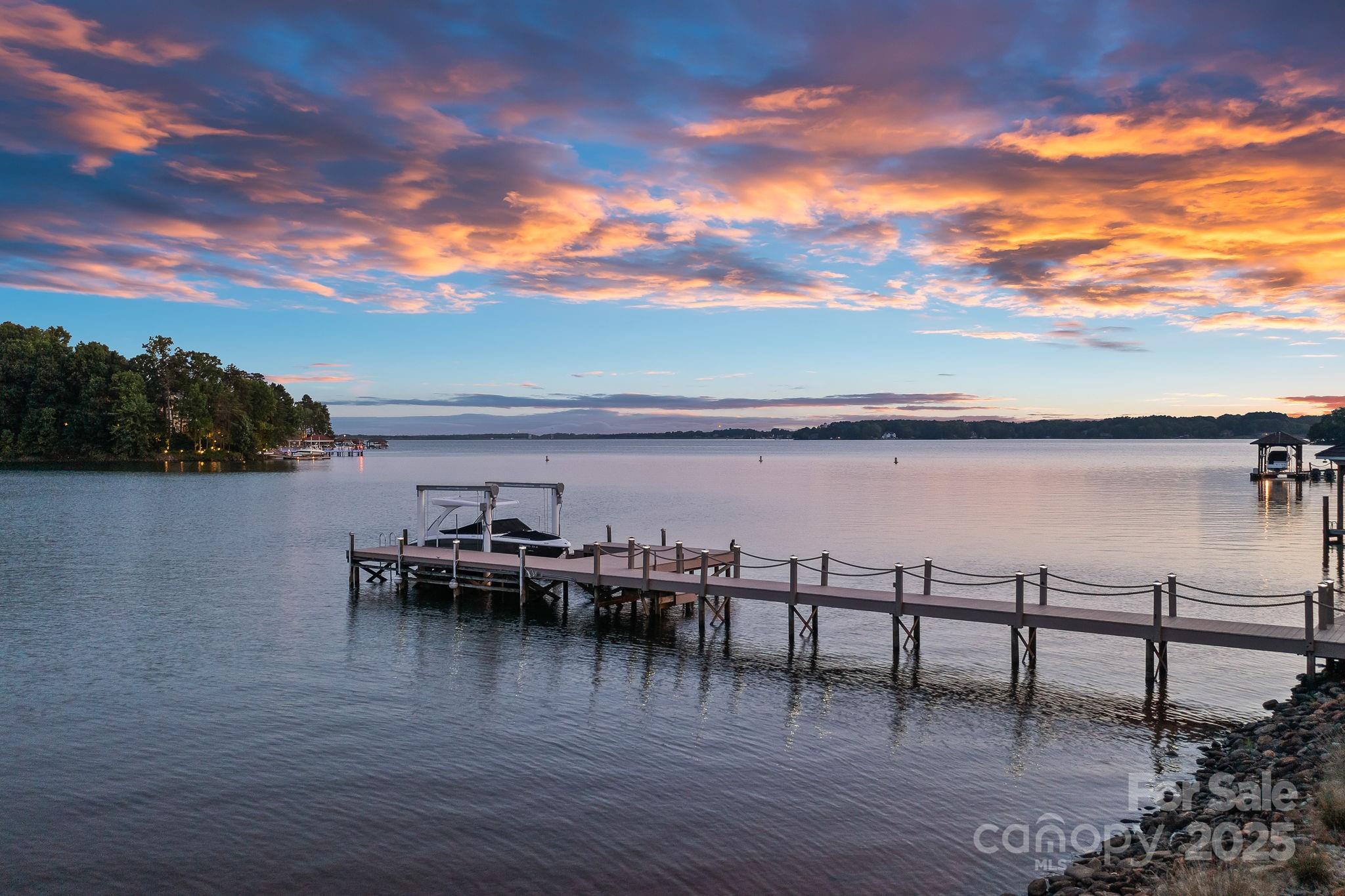 The Peninsula - Residential