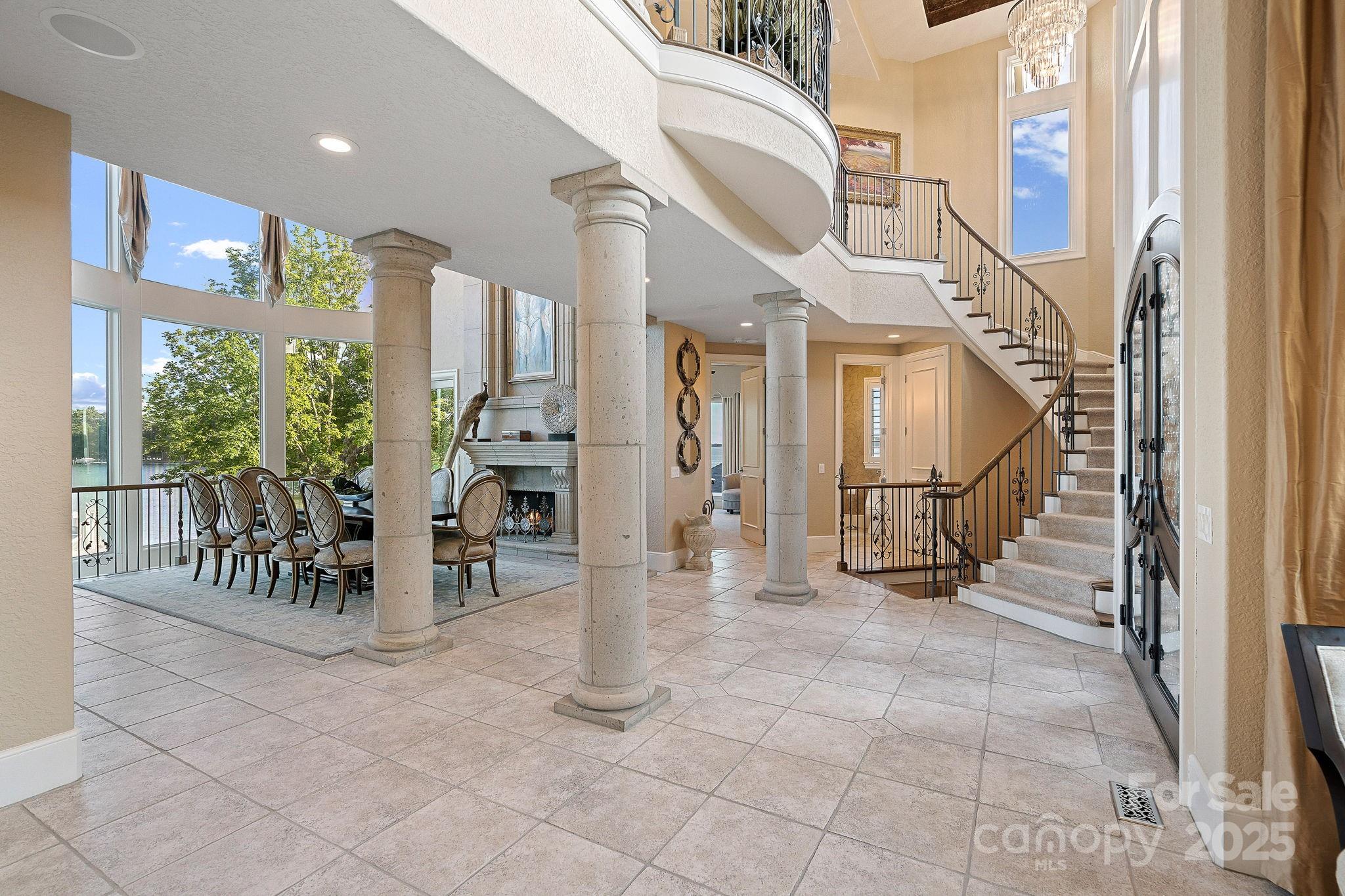 The Peninsula - Residential