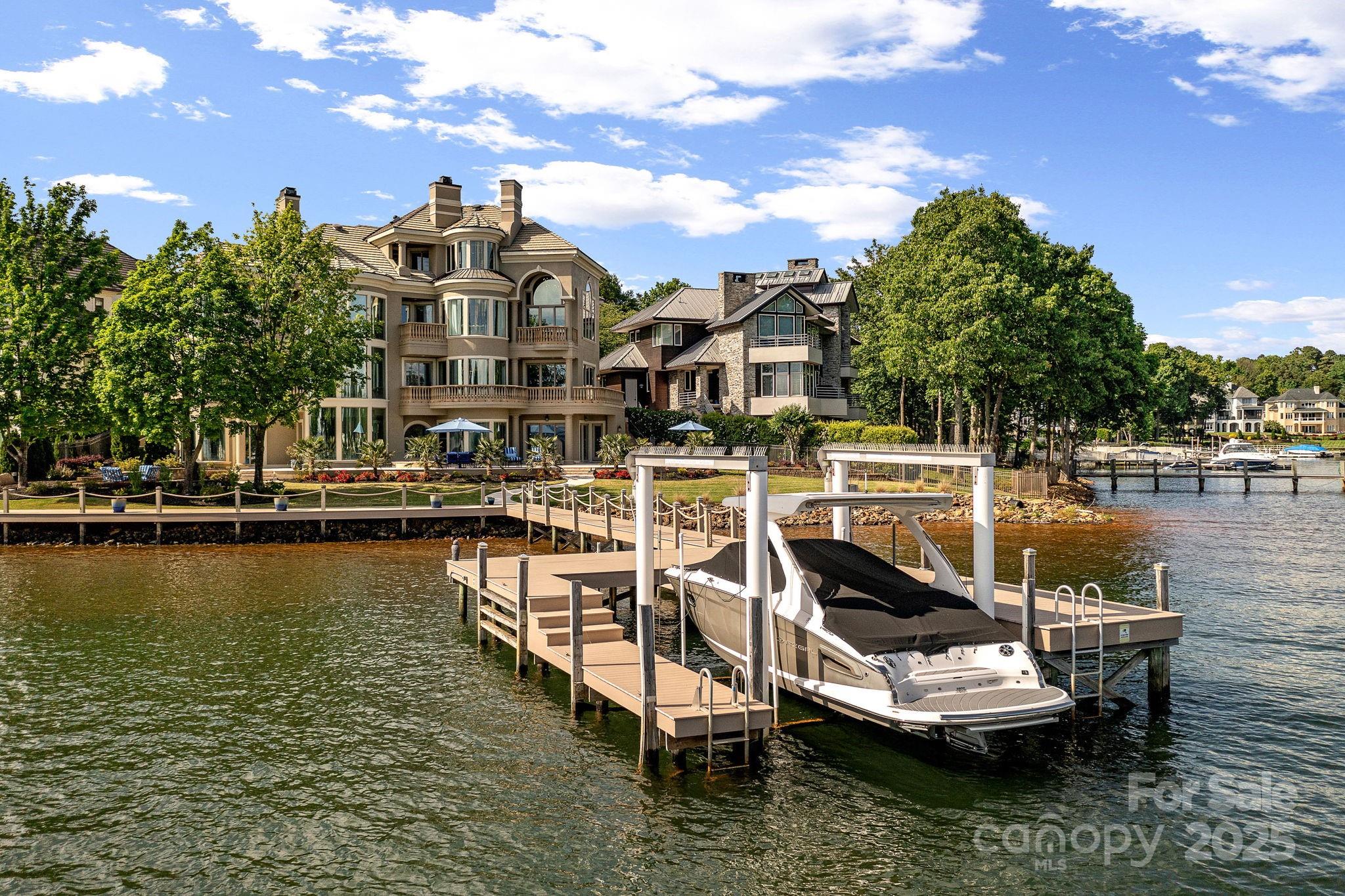 The Peninsula - Residential