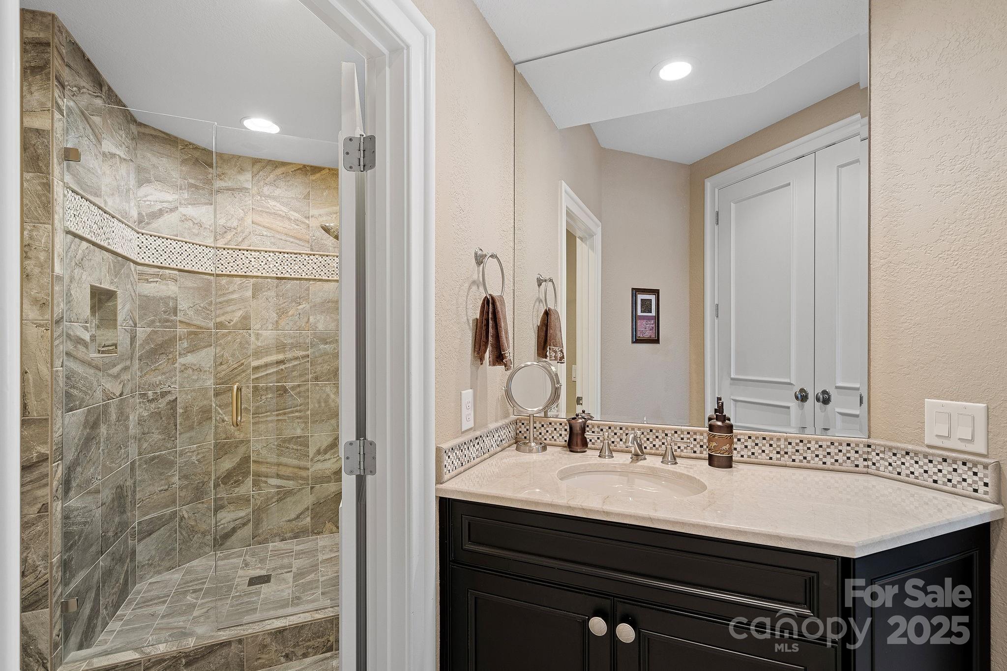 The Peninsula - Residential