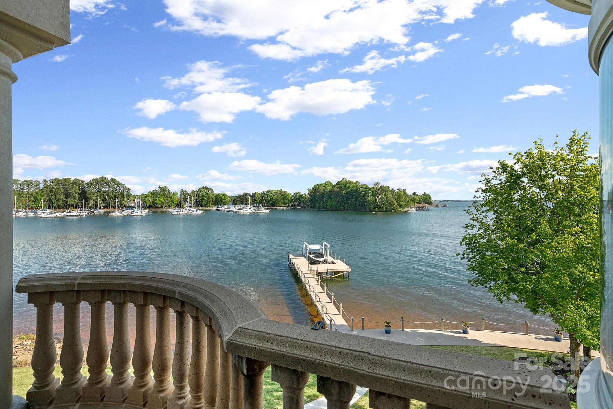 The Peninsula - Residential