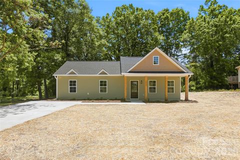 Photo of 2507 Pacer Lane, Statesville, NC 28677 (MLS # 4382675)