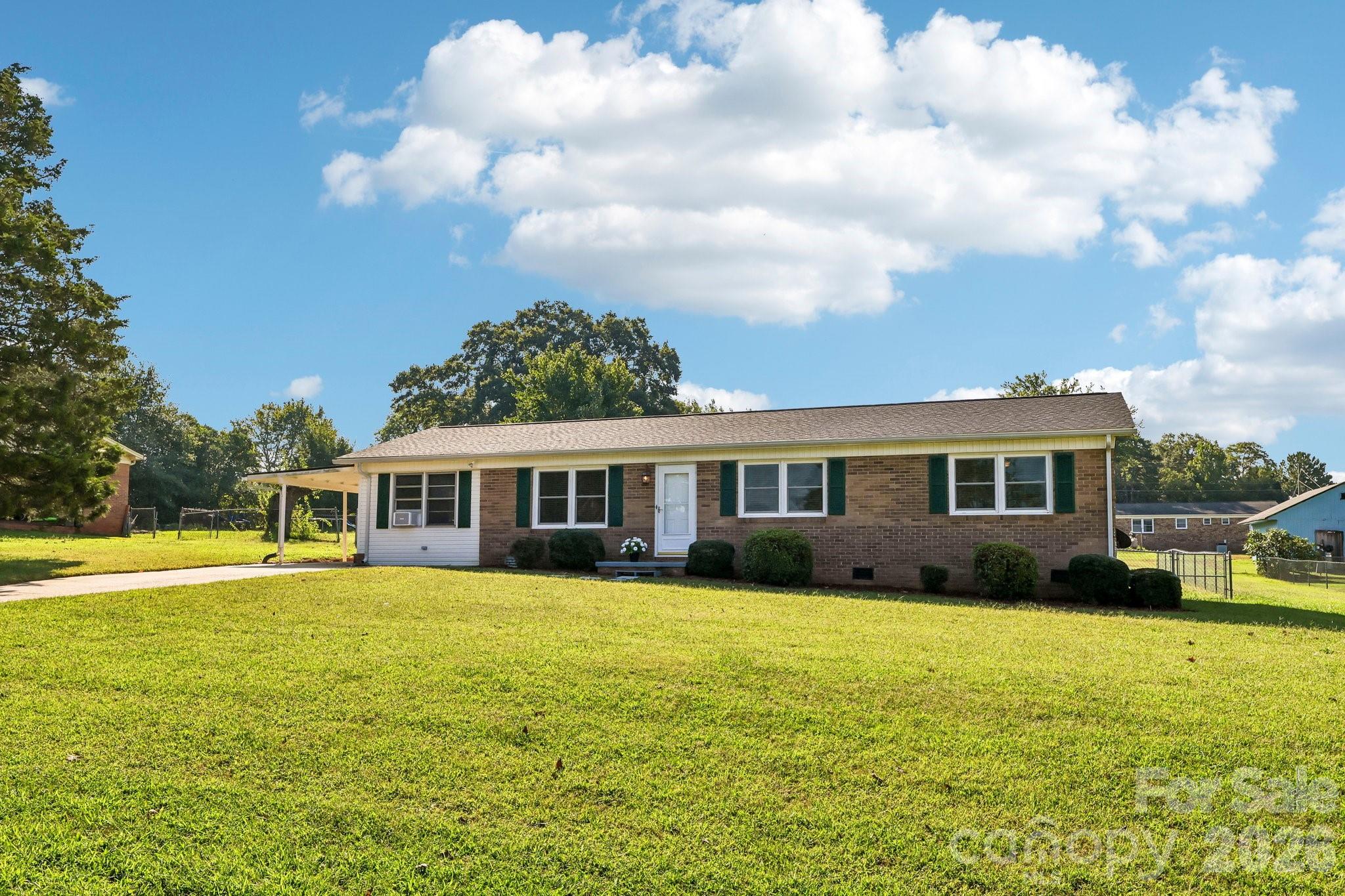 5111 Hawthorne Lane