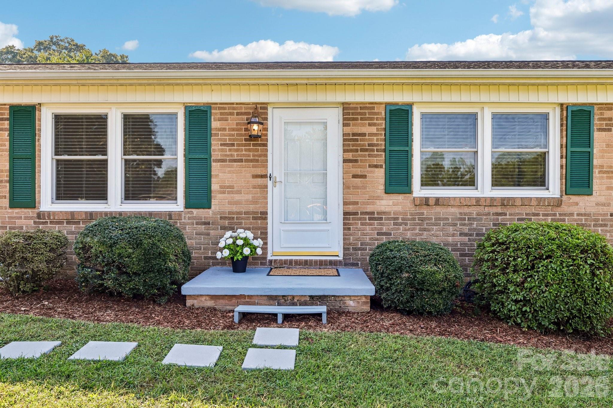 5111 Hawthorne Lane