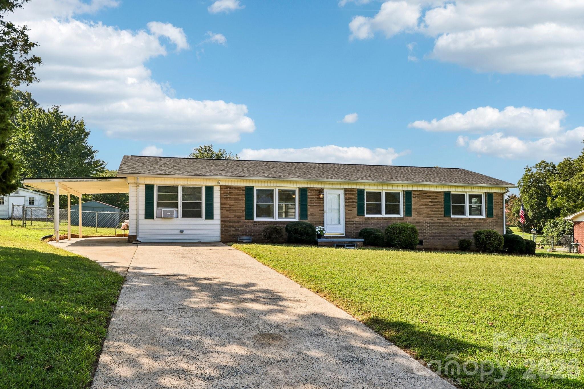 5111 Hawthorne Lane