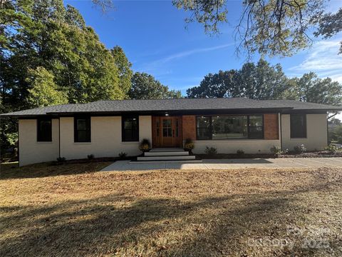 Photo of 345 Kentberry Drive, Charlotte, NC 28214 (MLS # 4308668)