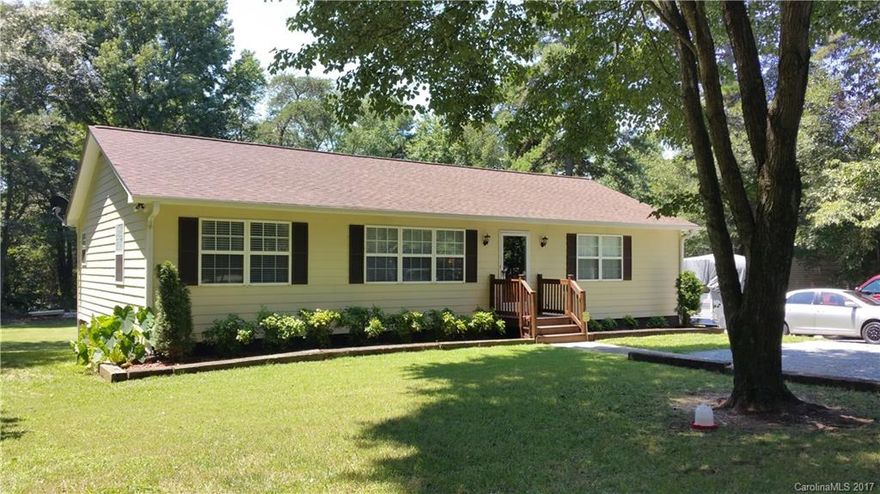 Pretty little house in Iron Station.  Open floor plan with vaulted ceilings. Office has a closet.  Split bedroom plan with good storage space.
Some updates include paint, HVAC (2017), roof (2013), water heater (2017)- per seller
Partially wooded front yard and large backyard. No HOA.  Close to HWY 27 between Stanley and Lincolnton. No
city taxes.  Buyer or Buyers agent to verify schools.
Qualifies for USDA financing.