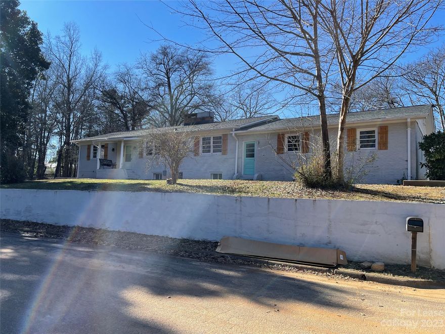 Adorable lower level bungalow apartment - 
2 bedrooms one bath -
open floor plan with two living/entertaining spaces - 
One could serve as an office with it's own private entrance.

Vinyl plank floor throughout and newly painted.
Stainless steel appliances -

*No washer dryer hookup* All utilities INCLUDED with rent except wifi/internet.