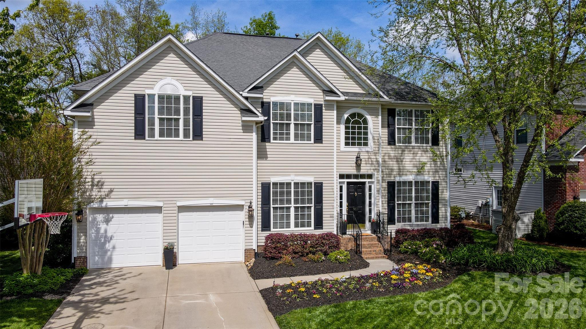 913 Grayscroft Drive