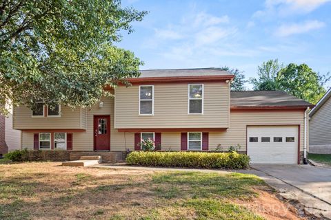 Photo of 6018 Misty Way Lane, Charlotte, NC 28212 (MLS # 4370915)