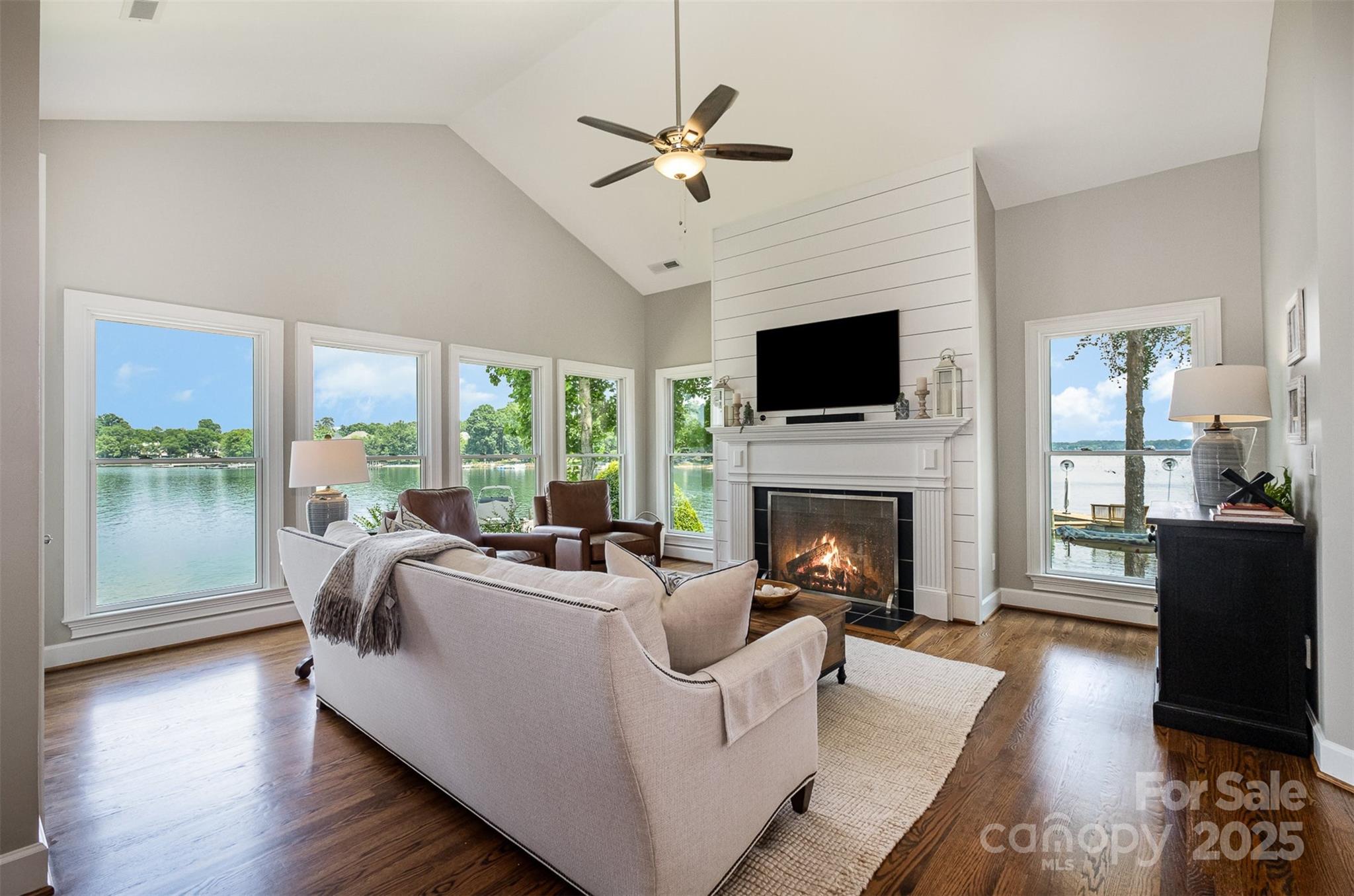 The Peninsula - Residential