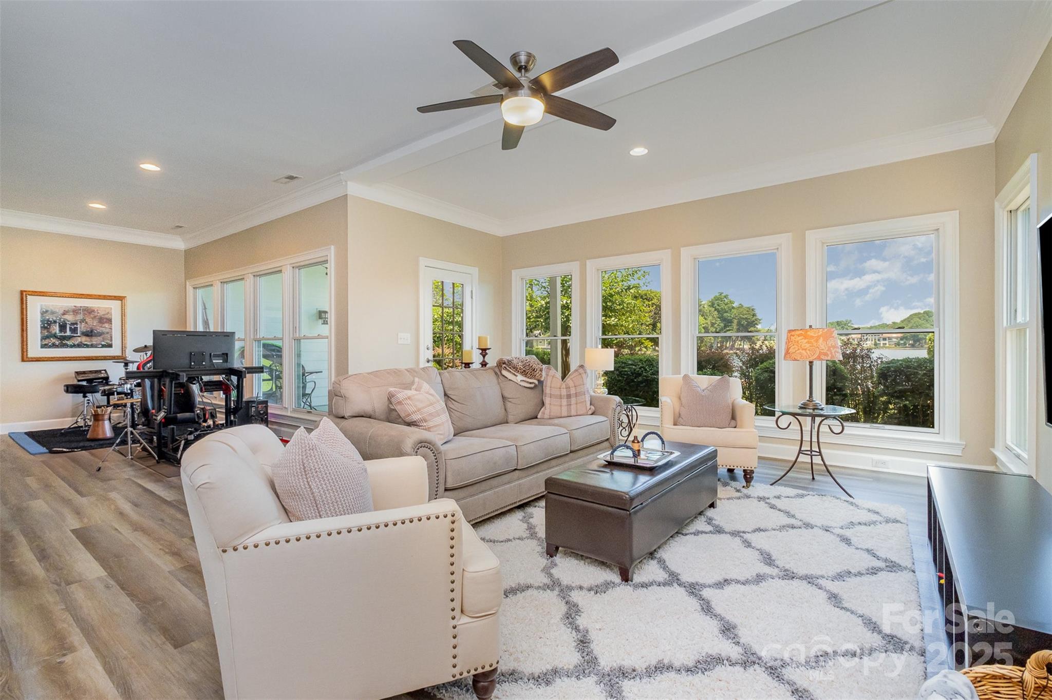 The Peninsula - Residential