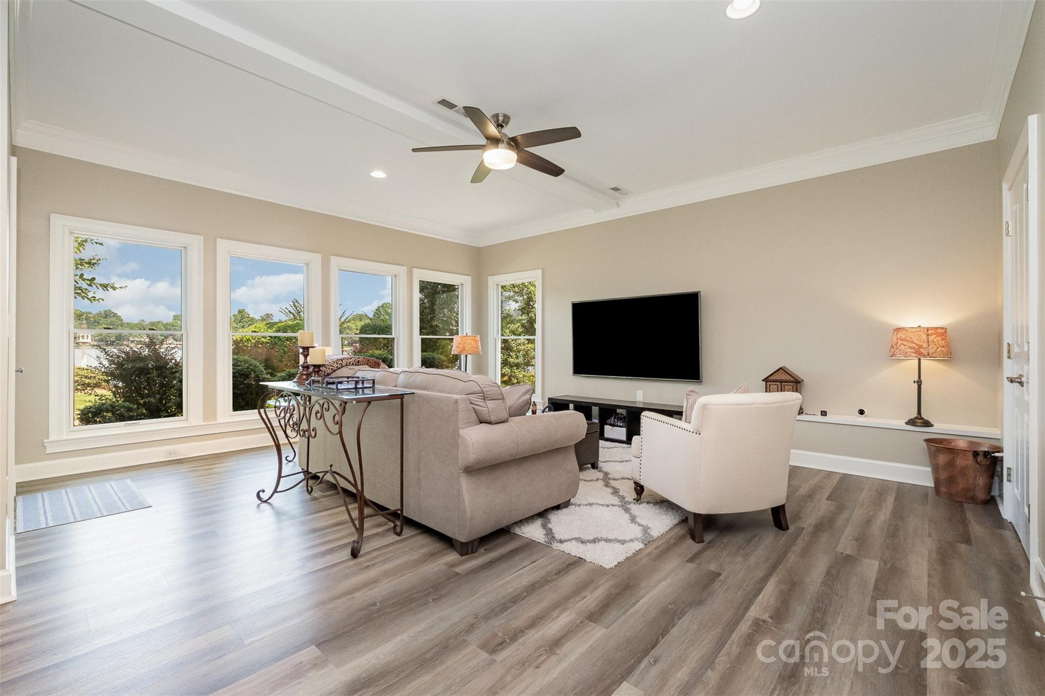 The Peninsula - Residential