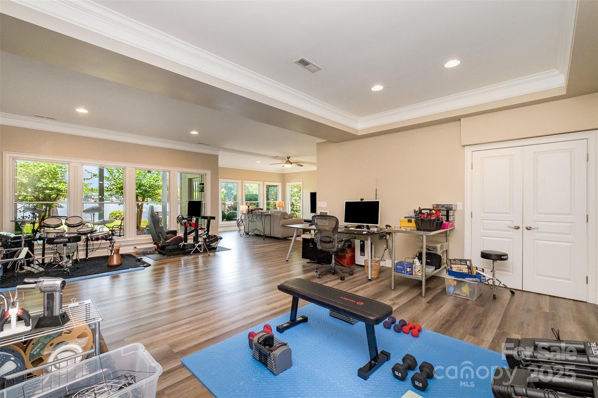 The Peninsula - Residential