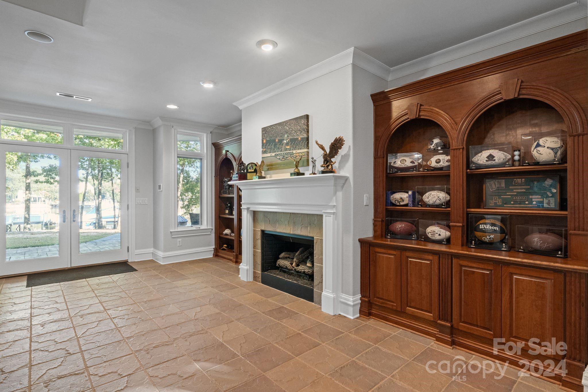 The Peninsula - Residential