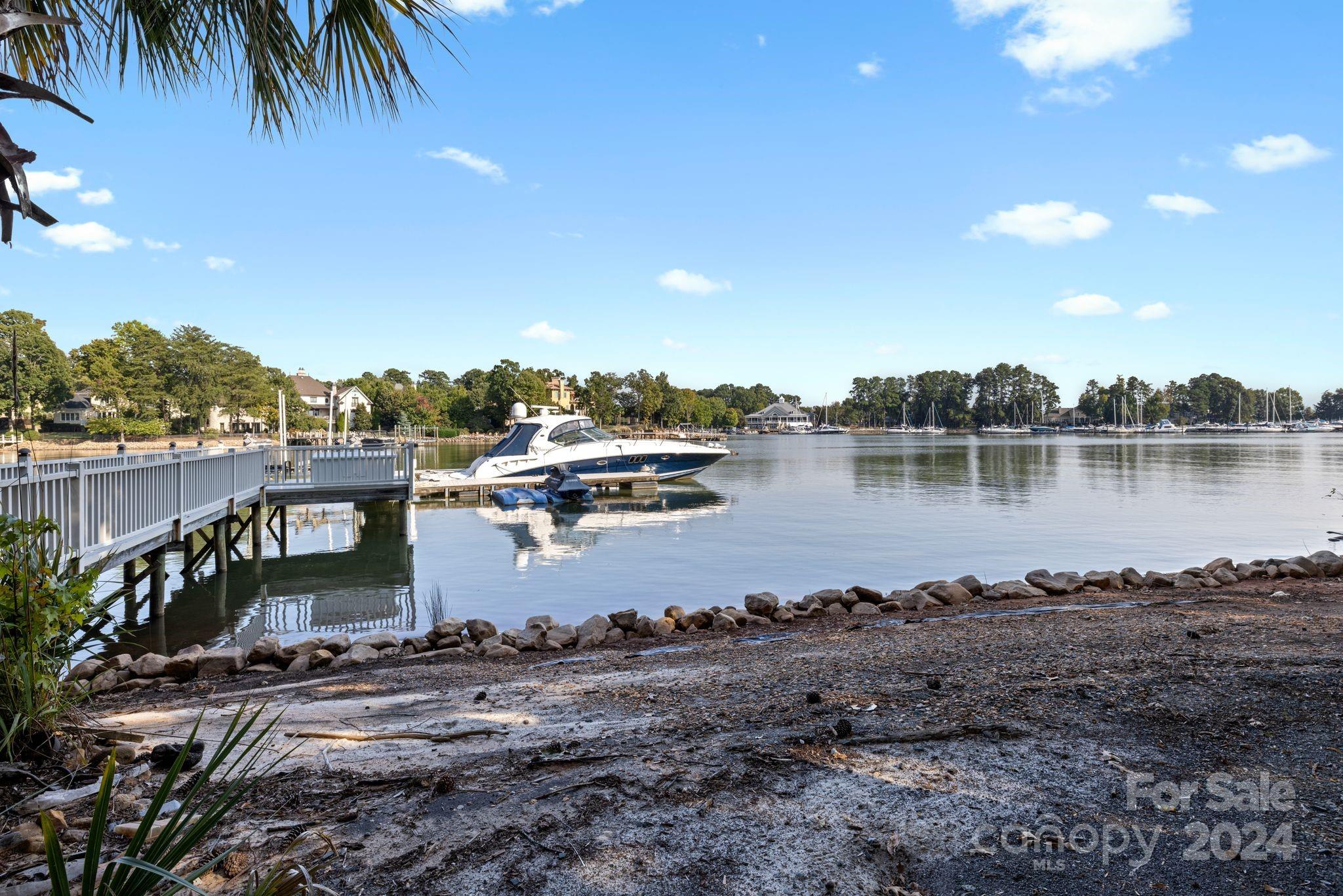 The Peninsula - Residential