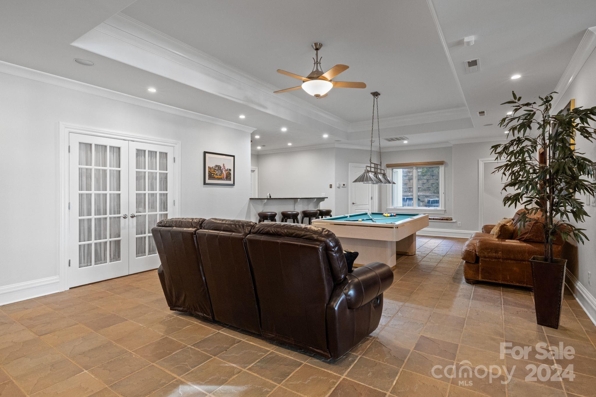 The Peninsula - Residential