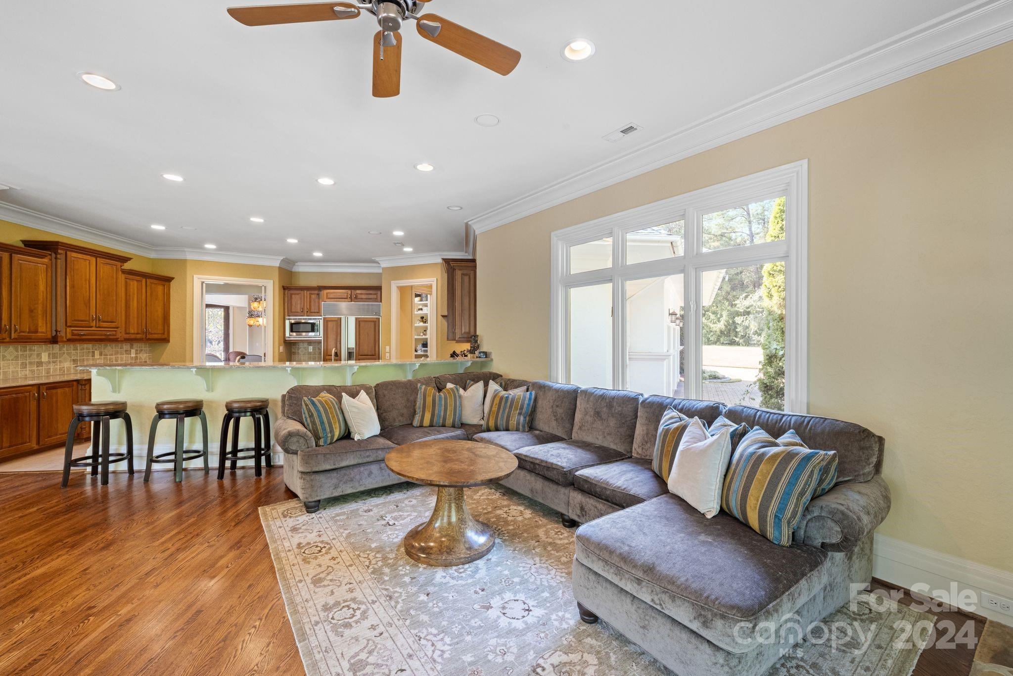 The Peninsula - Residential