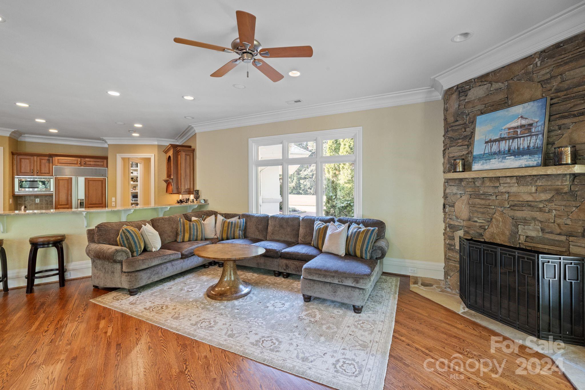 The Peninsula - Residential