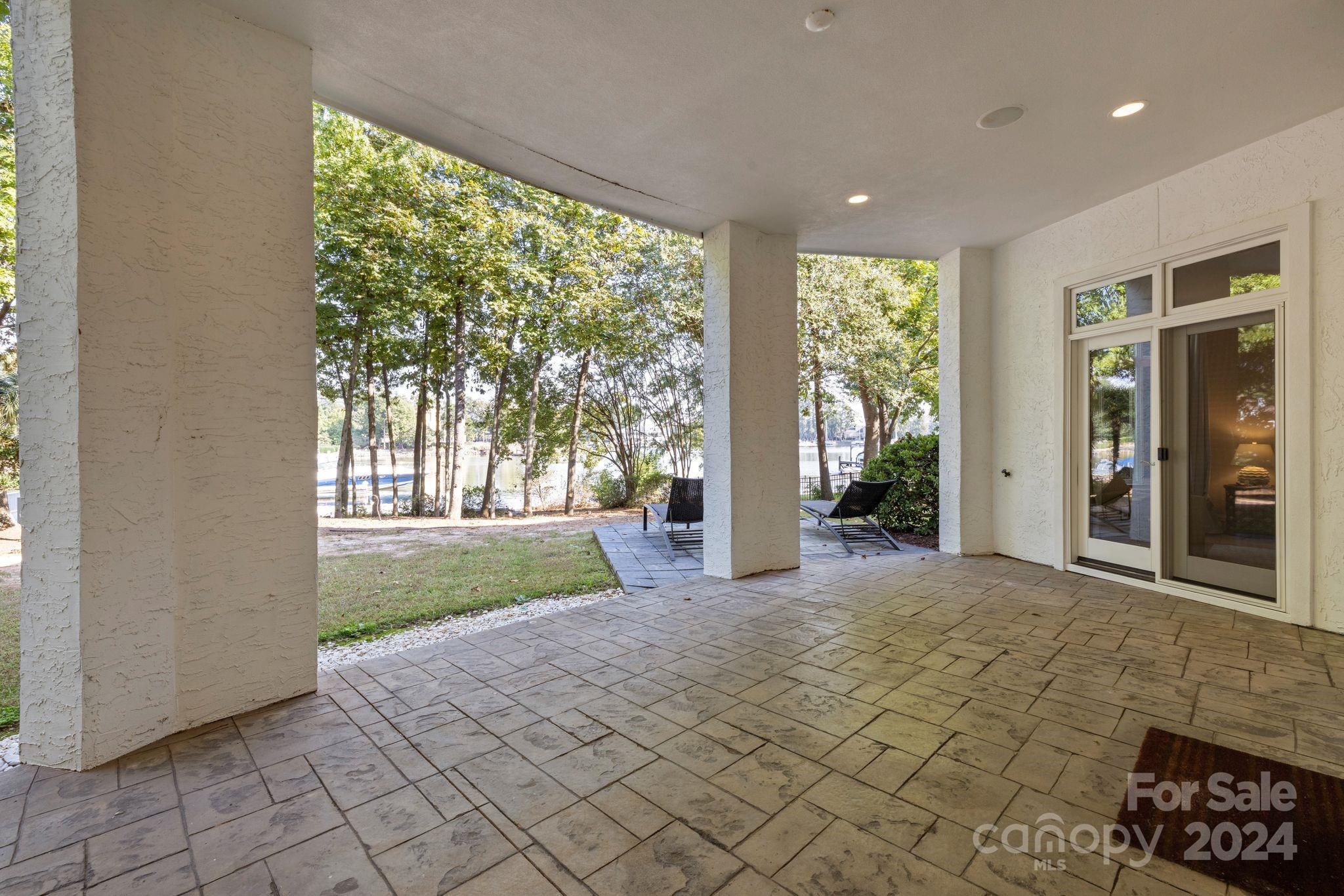 The Peninsula - Residential