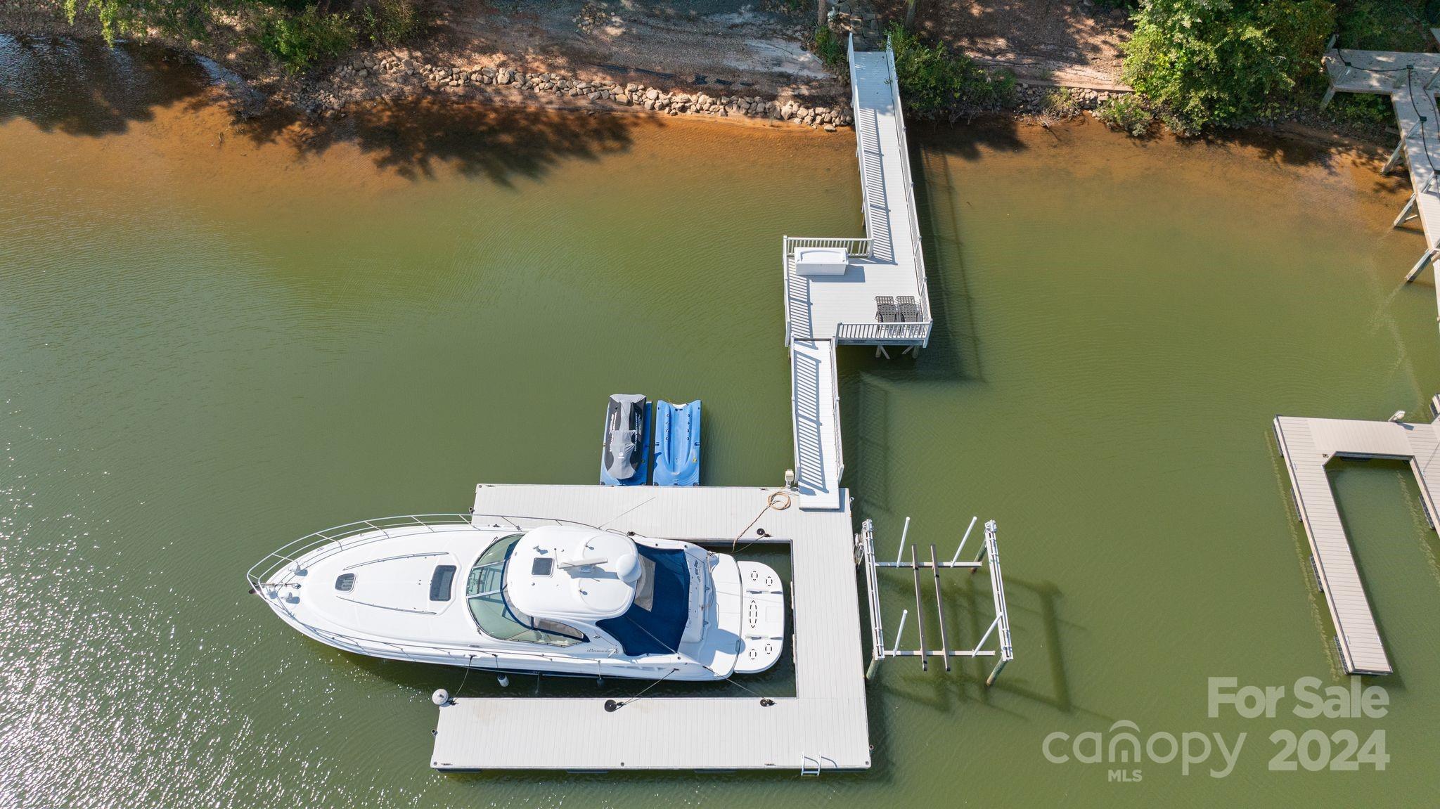 The Peninsula - Residential