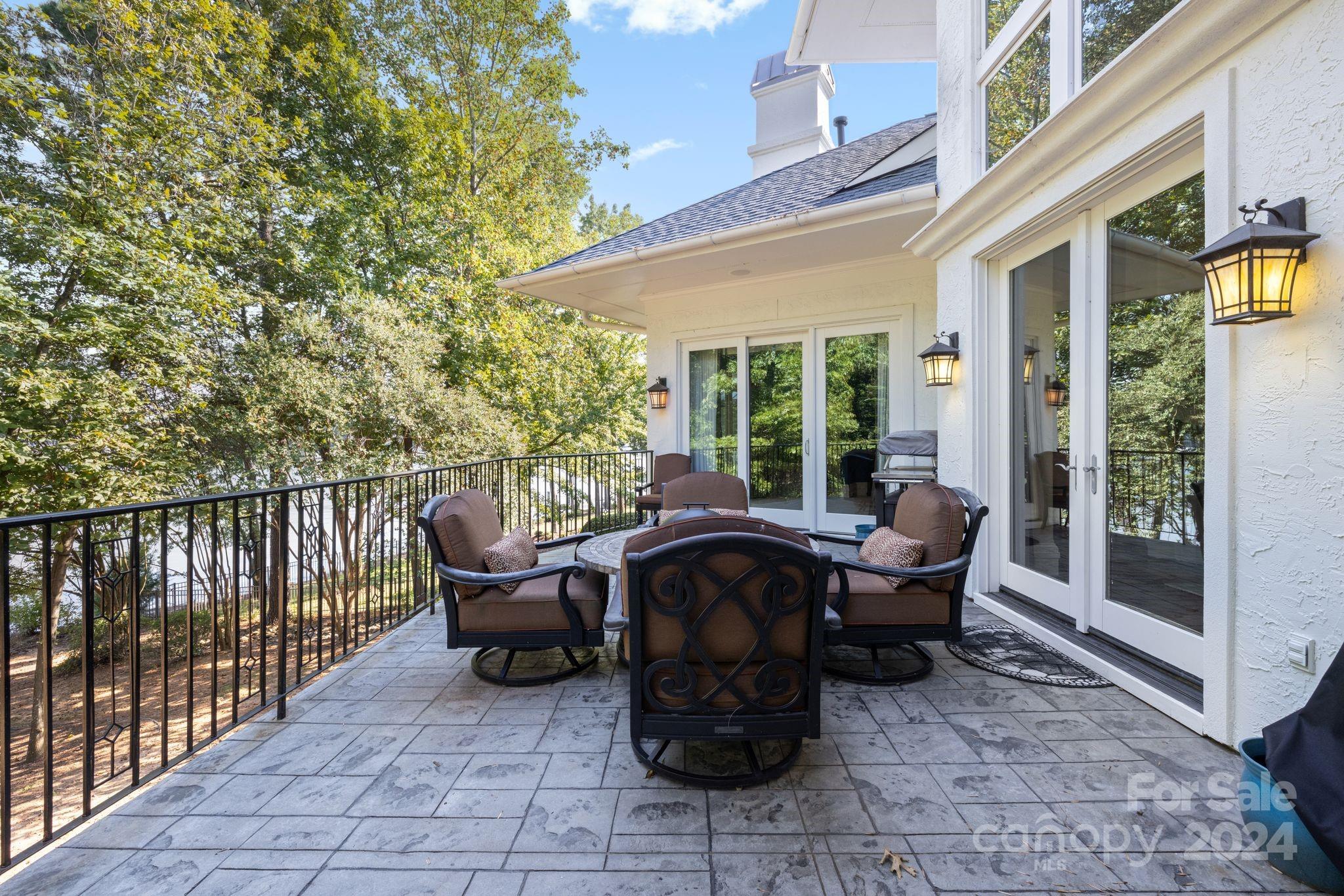 The Peninsula - Residential