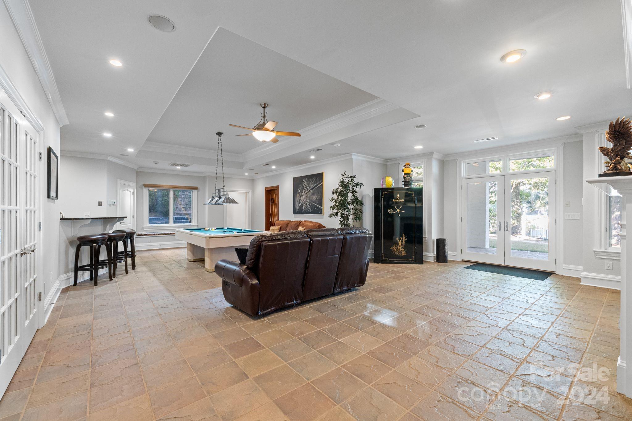 The Peninsula - Residential