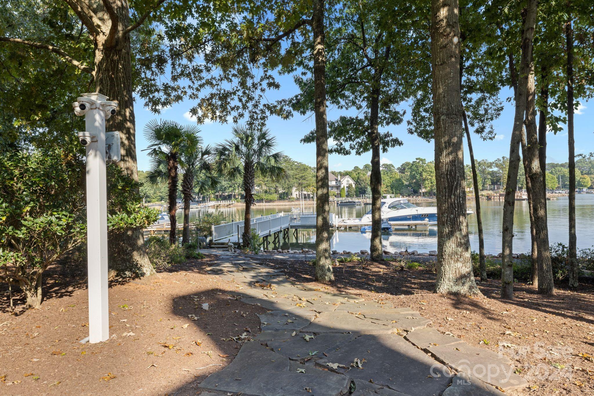 The Peninsula - Residential