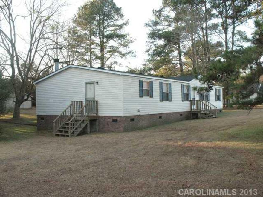 New Shingles, New Carpet and Laminate Large Workshop Building 3BRs 2BAs Central Air, Gas Heat, 1600 Sq Ft, Financing Available, Lower Scores Require Minimum 10% dn.