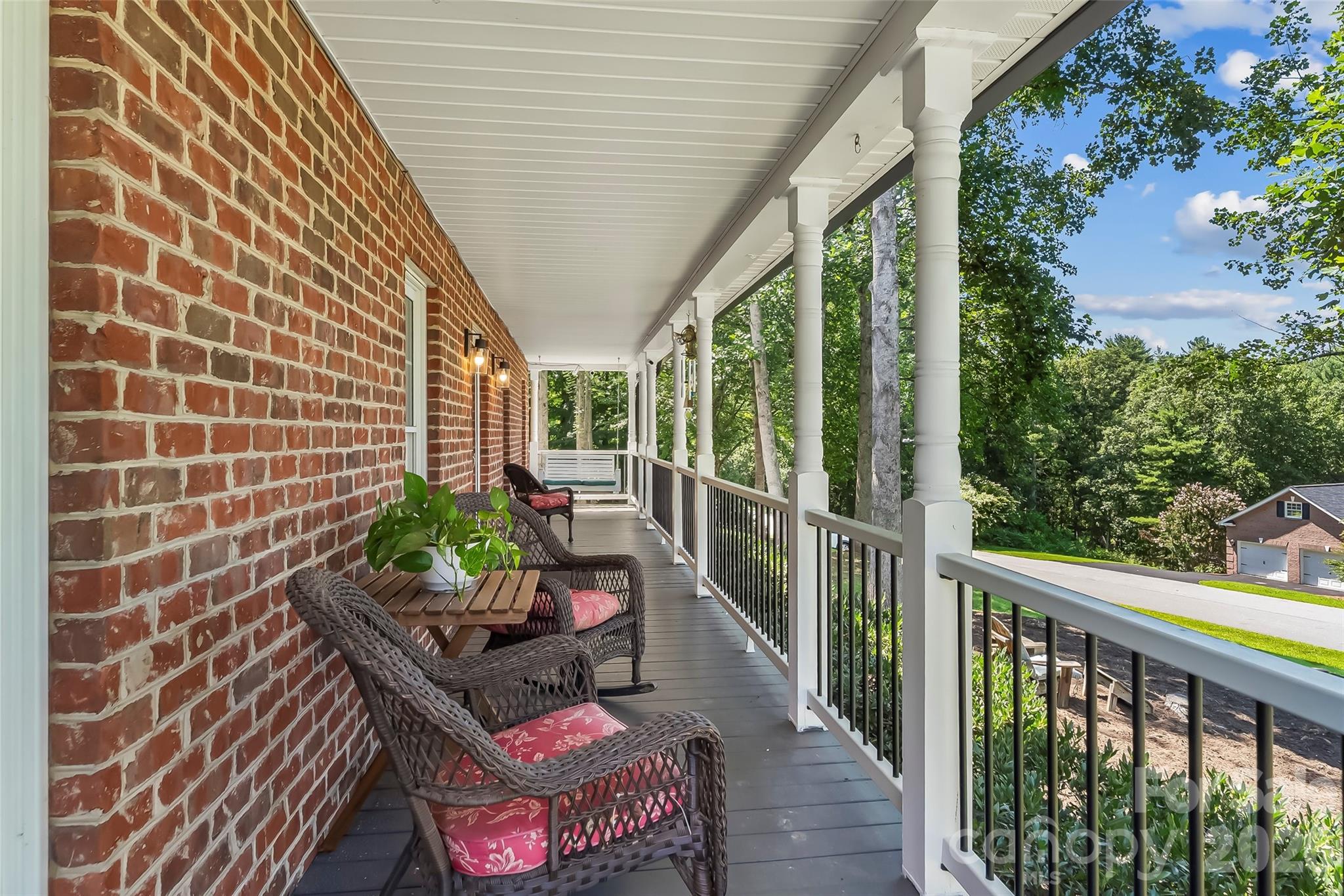 313 Springwood Drive NE
