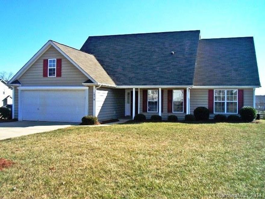 Great Huntersville location. One story ranch home in cul-de-sac with 3 bedrooms, 2 tiled baths, large tiled
kitchen/breakfast area opens to dining room & great room w/vaulted ceiling and gas log fireplace. Fenced yard,
two car garage, gas stove, refrigerator, microwave, dishwasher. Two car garage with garage door opener. Convenient to I-77, schools, hospital, shopping and restaurants!