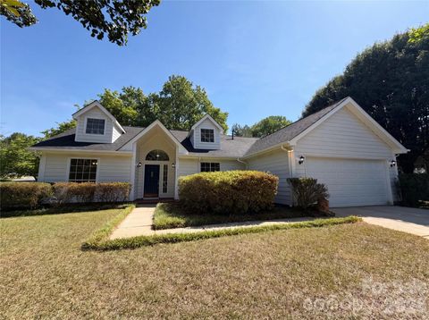 Photo of 10530 Southern Oak Court, Charlotte, NC 28214 (MLS # 4380308)