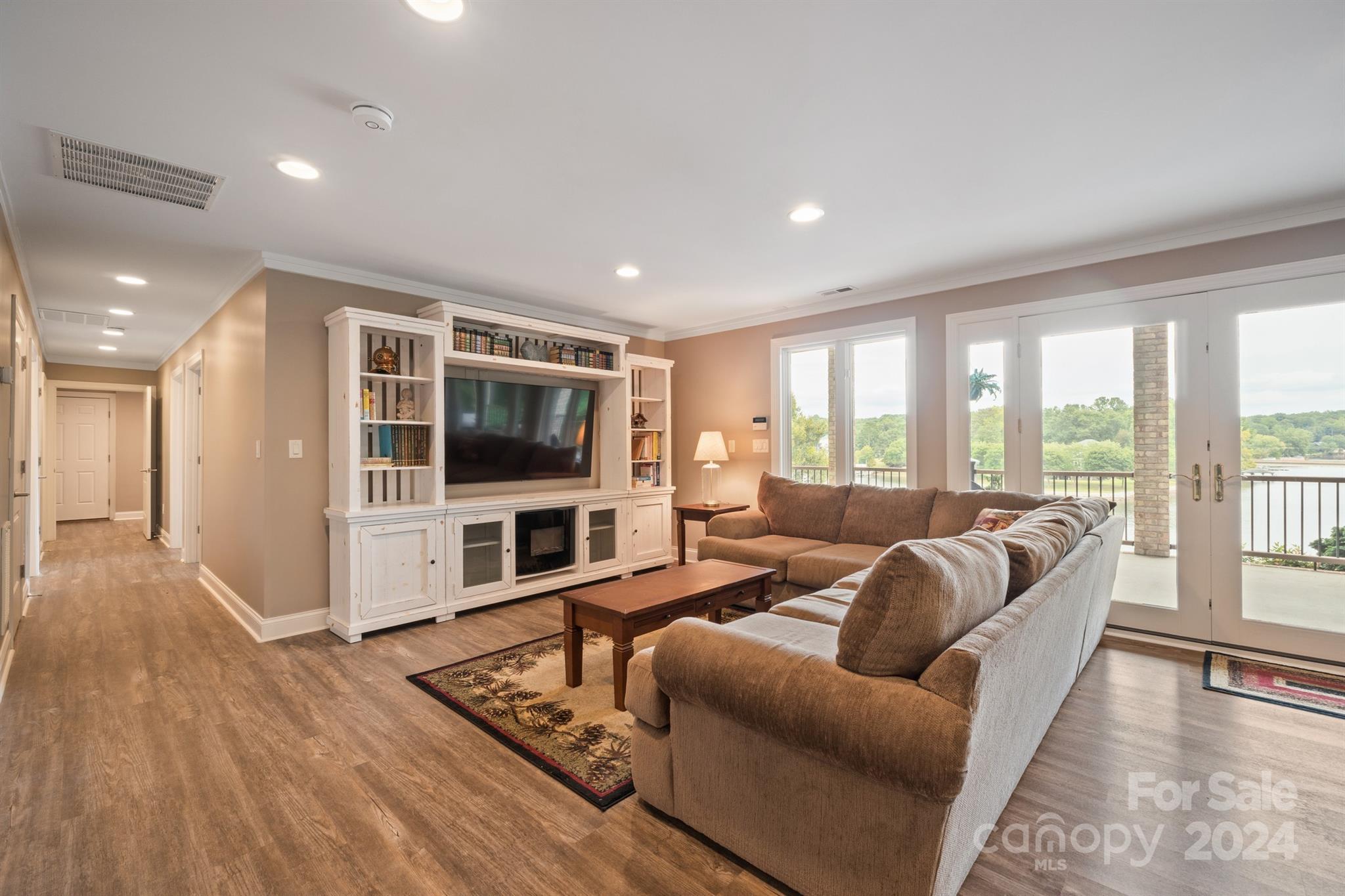 Riviera Run - Residential