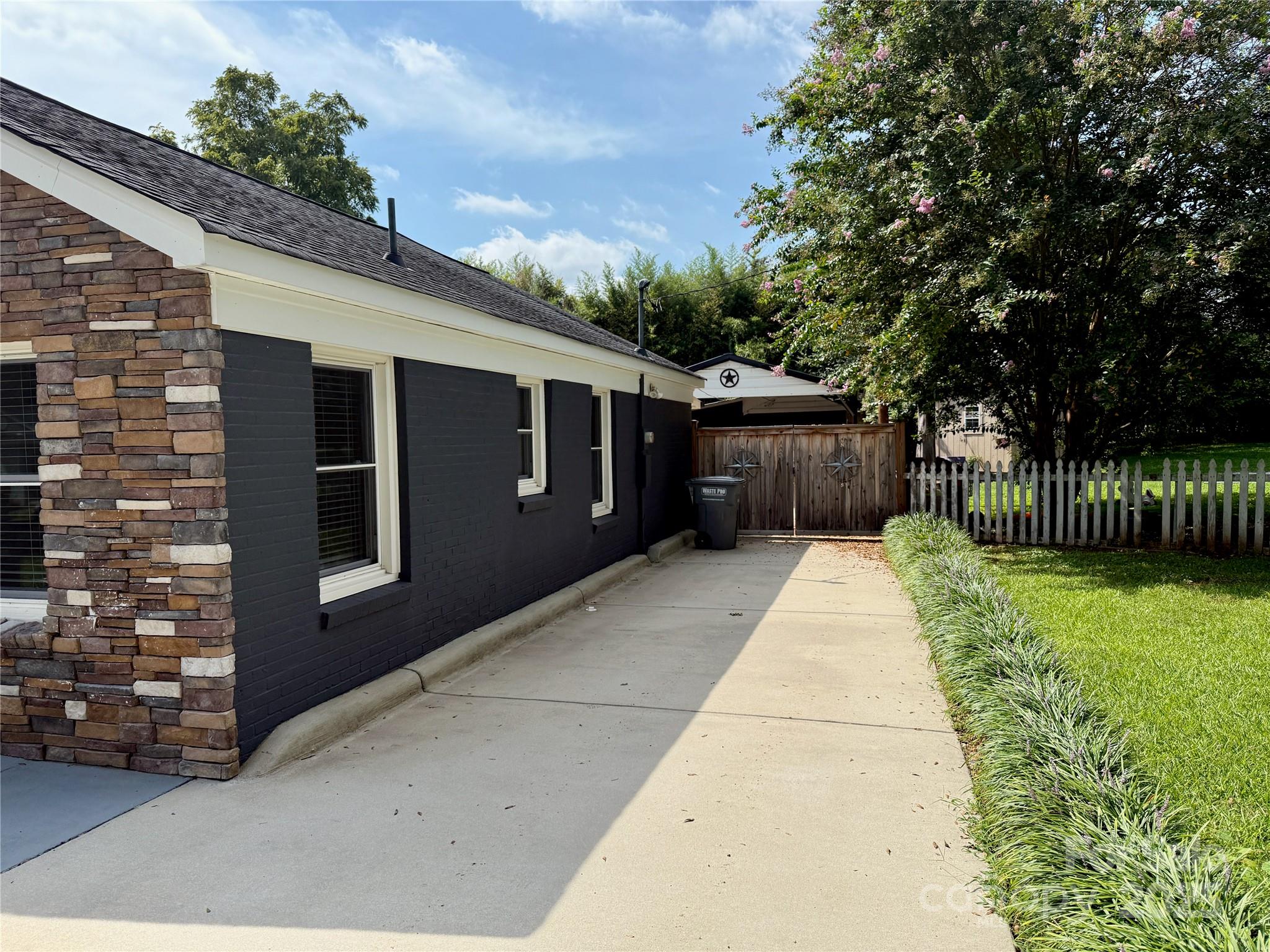 808 Mark Street