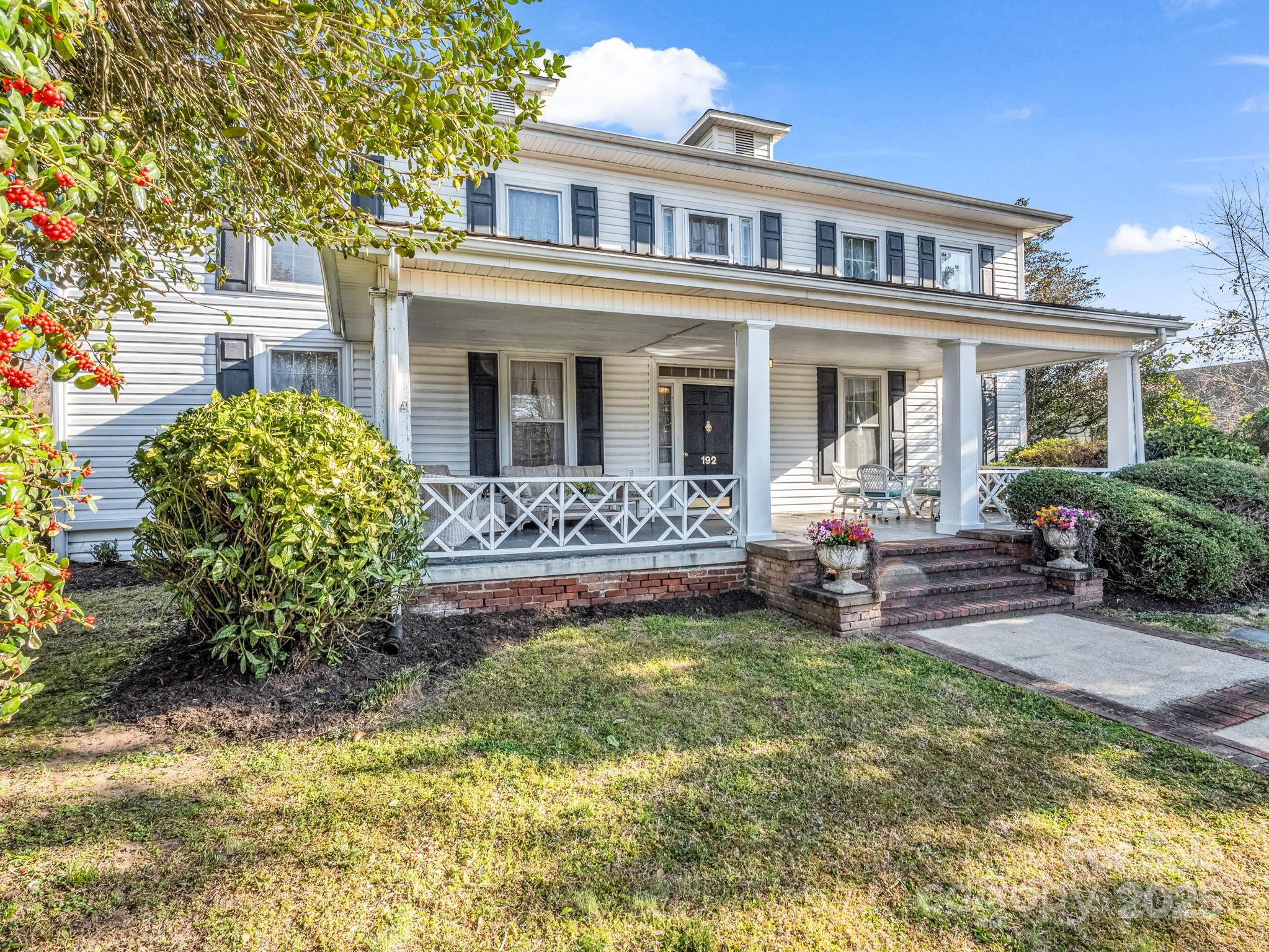192 W Court Street