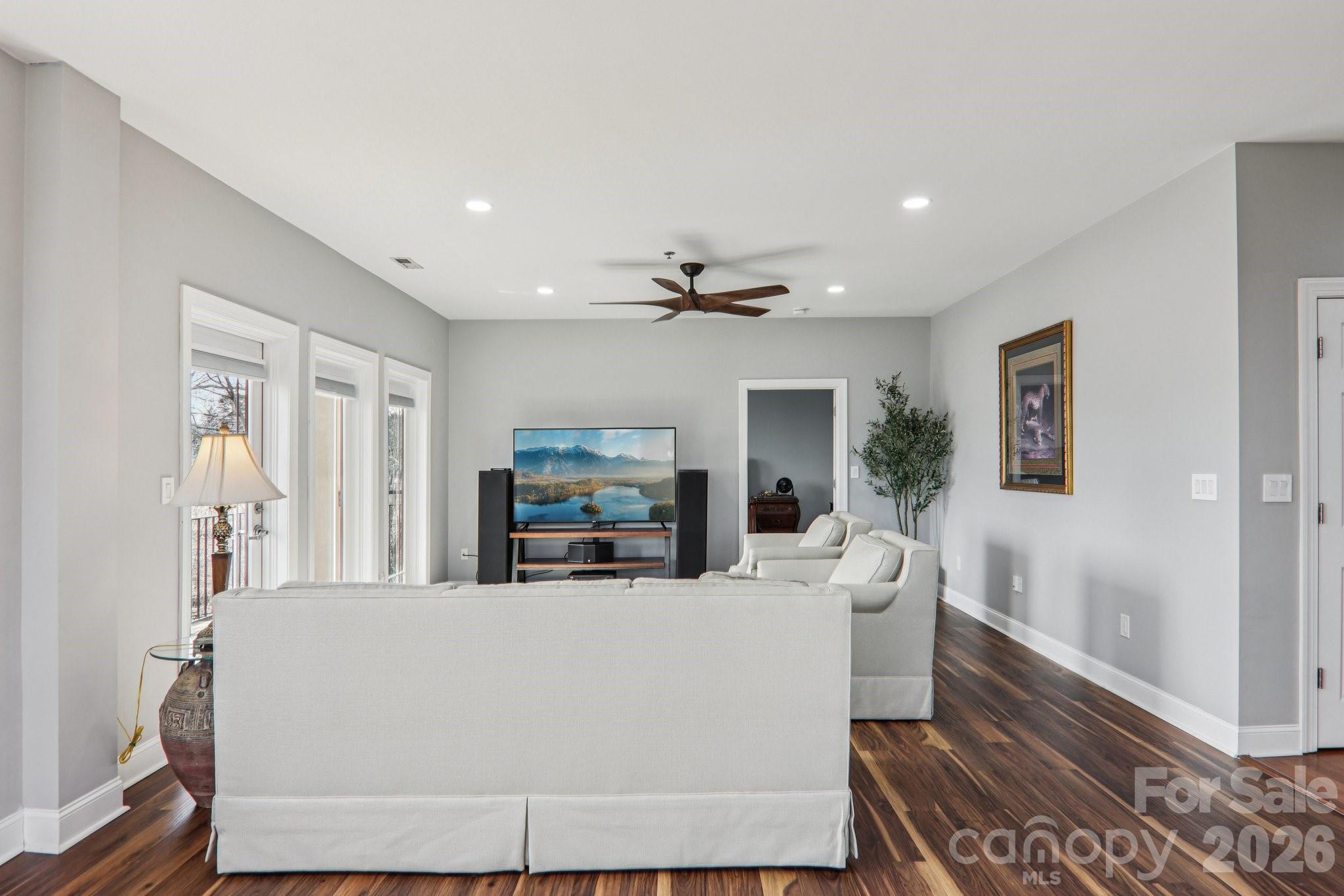 475 S Church Street E