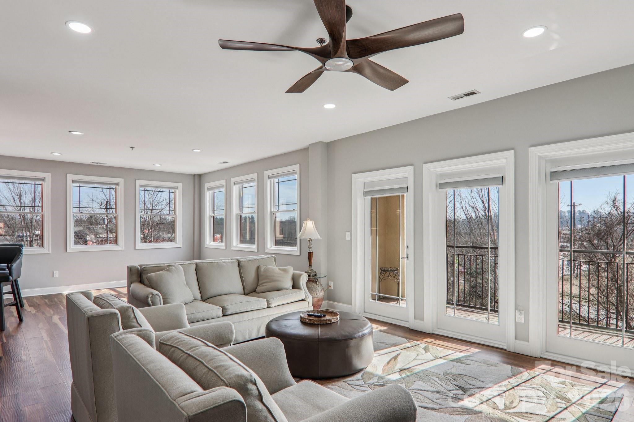 475 S Church Street E