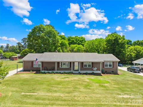 Photo of 607 Wren Road, Gastonia, NC 28056 (MLS # 4374464)