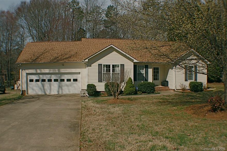BACK ON MARKET - Don't Delay to see this home!!! Great Starter Home or Just Needing to Downsize? This meticulously maintained ranch style home features a graciously open floor plan with wonderful natural lighting and neutral colors. The kitchen, dining and large great room lead to the quiet outdoor screened porch area.  Master bedroom has a private double sinked bath with added water closet door. Double garage and pull down attic stairs.  Very well kept,great condition and ready for a new owner!