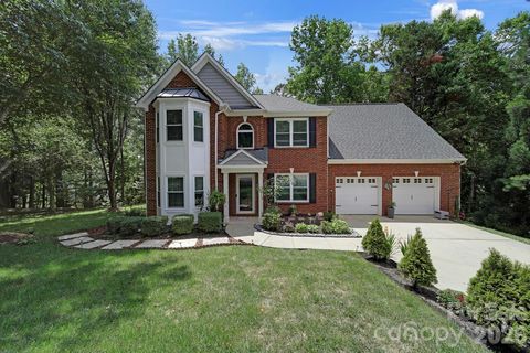 Photo of 14338 Crown Harbor Drive, Charlotte, NC 28278 (MLS # 4395823)