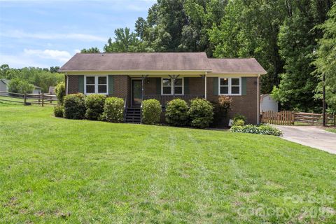 Photo of 2201 Bow Brook Trail, Matthews, NC 28104 (MLS # 4386664)
