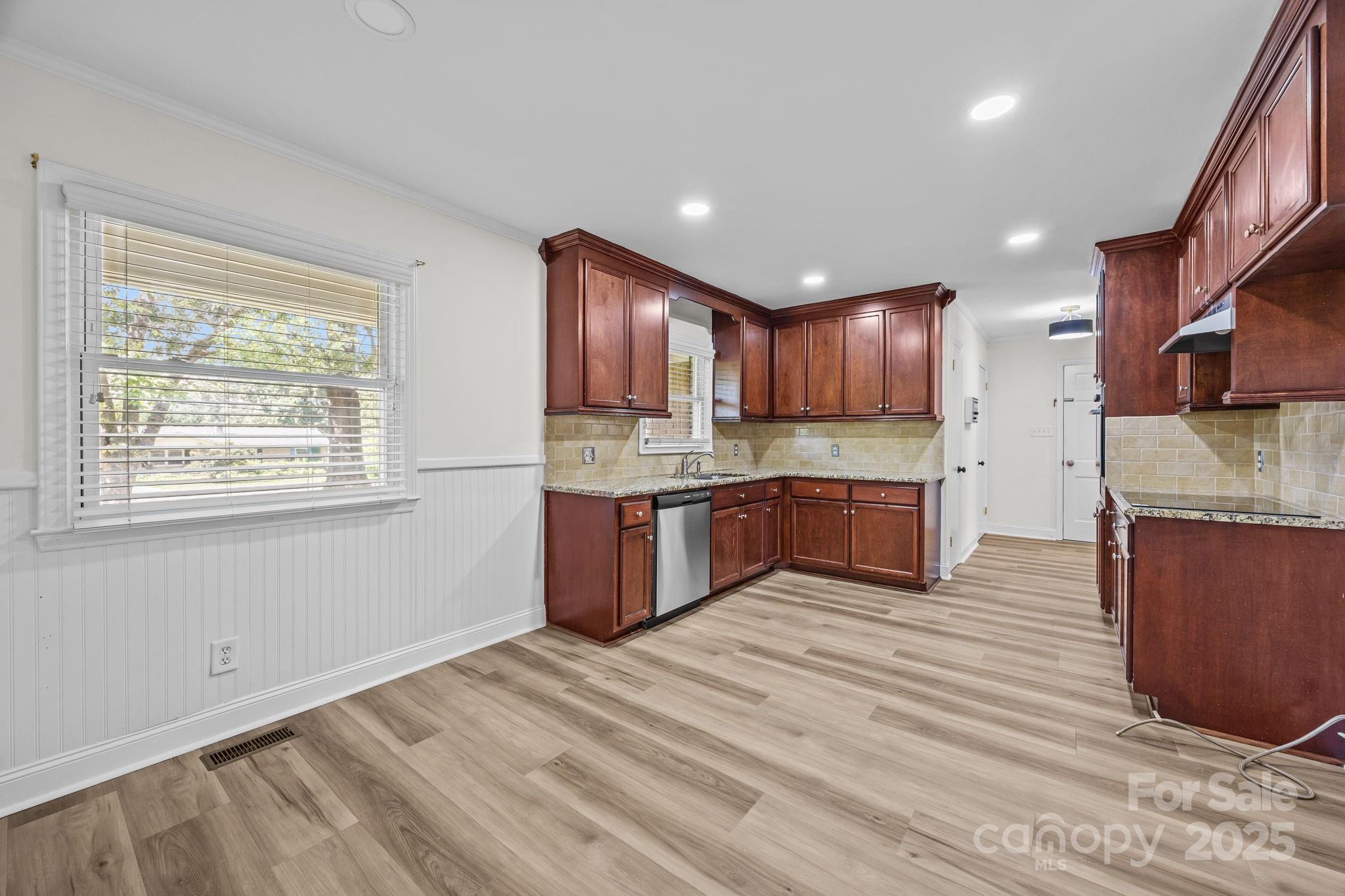 525 Julia Avenue