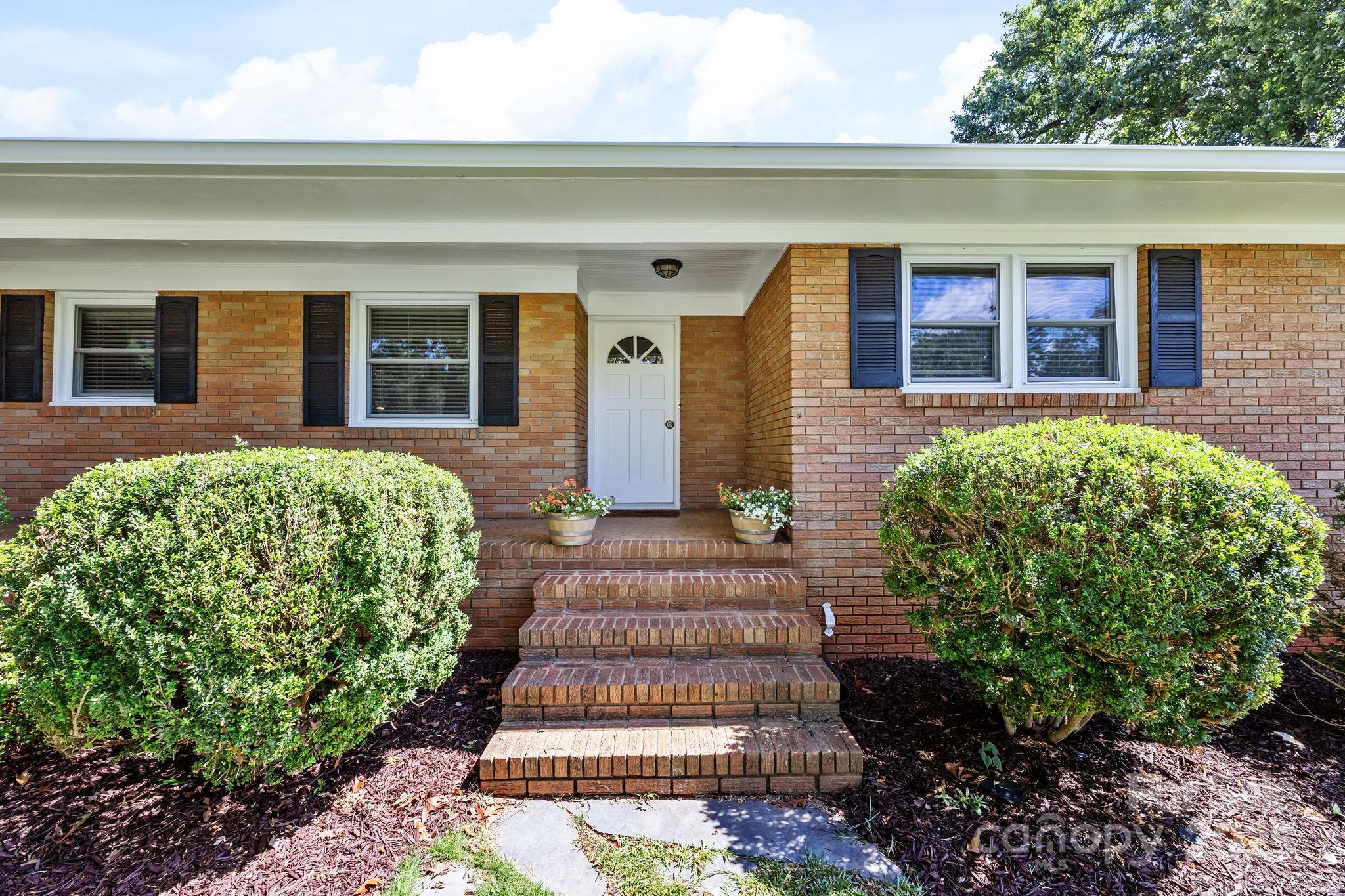 525 Julia Avenue