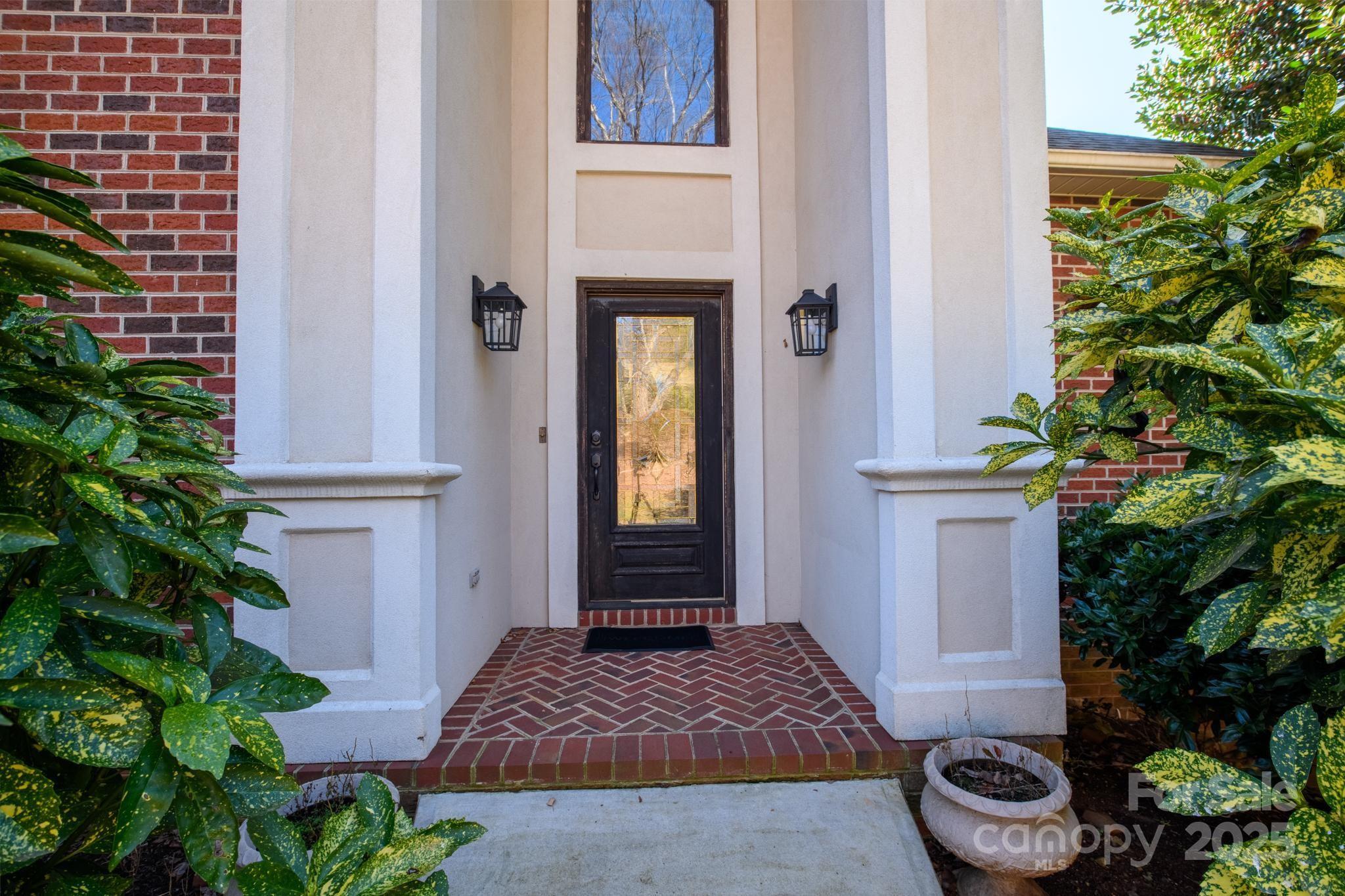 121 Pleasant Pointe Drive