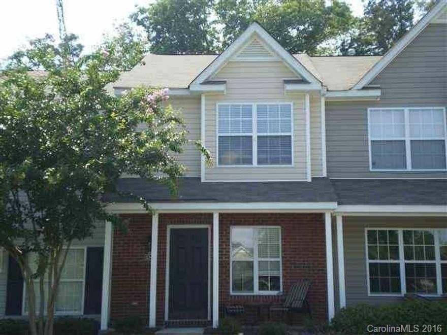 Well maintained, move in ready, townhome in popular Lexington Commons. Close to I-77; community pool